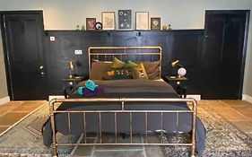 Clifton Georgian Townhouse, Downstairs Ensuite Room & Light Plant Based Breakfast